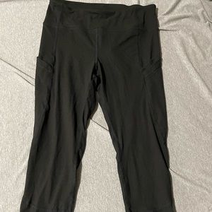 SOLD*8 for $50🌼capri leggings